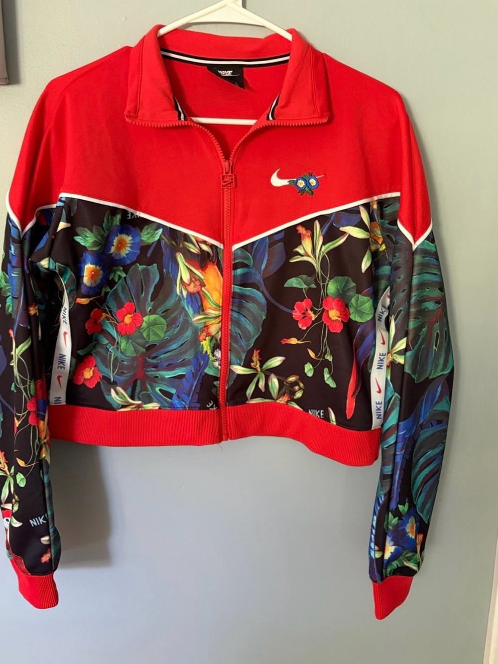 Nike Sportswear Floral Cropped Track Jacket Women’s Medium Red Tropical Full Zip